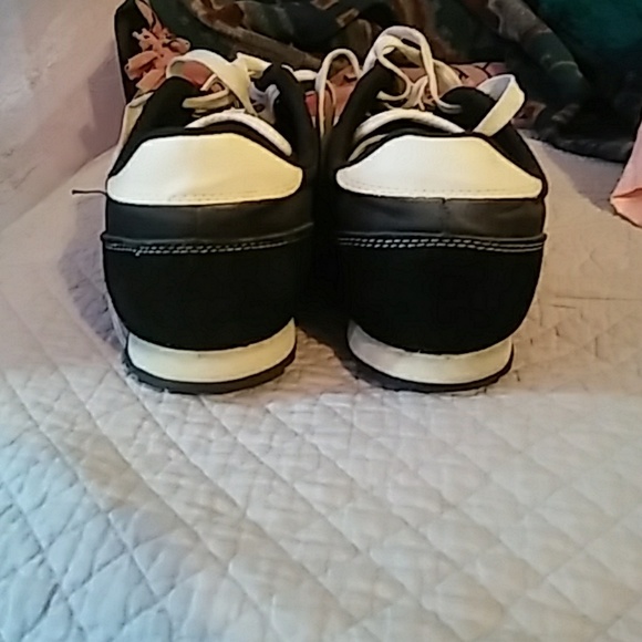 Champion - Picture 4 of 7